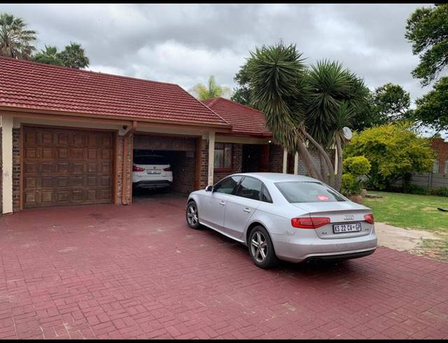 4 BEDROOM HOUSE FOR SALE IN PENINA PARK